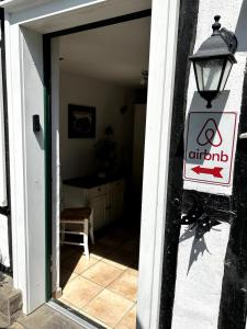 an open door with a no dogs sign on it at Wohnen im Grünen - direkt am Jakobsweg in Overath +18 photos