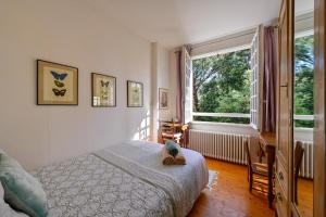 a bedroom with a bed and a large window at Petit Colibri - Proche de la plage in La Baule