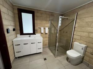 Koupelna v ubytování Grey Gum - spacious one bedroom apartment + 12 fotografií