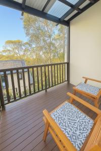 Μπαλκόνι ή βεράντα στο Blue Haze Retreat - studio with kitchenette