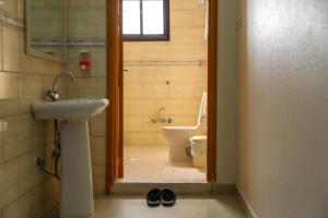 Et badeværelse på شقق دار عكاظ Dar okaz + 6 billeder