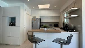 Φωτογραφία από το άλμπουμ του Luxury Design Pool and Solarium σε Fontane Bianche +160 φωτογραφίες