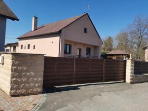 Budova, kde se ubytování v soukromí nachází