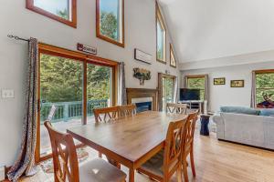 Gallery image of White Mountains Chalet by Mirror Lake in North Woodstock