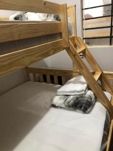 a bunk bed in a room with two bunk beds at Apartamentos contiguos cerca a Parque de Bello Antioquia in Bello