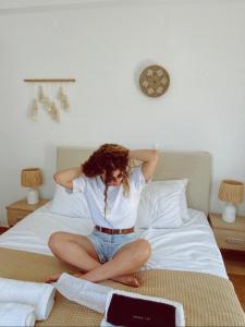 Postel nebo postele na pokoji v ubytování Batis Andros Rooms
