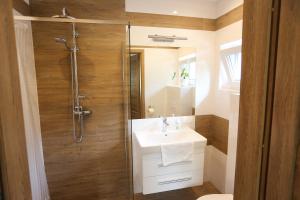 Ένα μπάνιο στο Abies Villa +38 φωτογραφίες