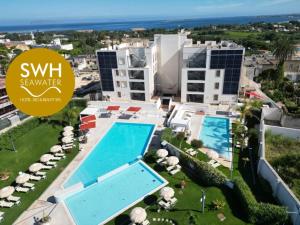 马尔萨拉Seawater Hotel Bio & Beauty Spa的施华洛世奇海水公寓泳池景观