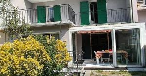 Το κτήριο όπου στεγάζεται  η παραθεριστική κατοικία