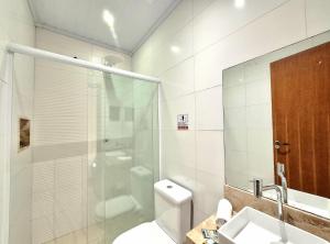 Uma casa de banho em Pousada Vila Mar mais 54 fotografias