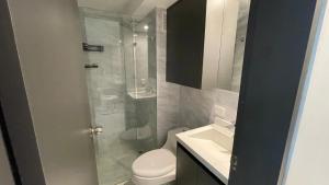 Vannas istaba naktsmītnē Moderno Apartamento Primer Piso Cerca de Pereira
