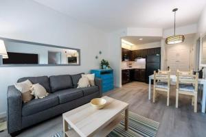 Dapur atau dapur kecil di Inspiration Condo Near Disney With Free Shuttle