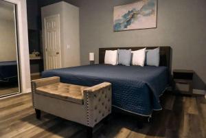 Ένα ή περισσότερα κρεβάτια σε δωμάτιο στο Condo Near Disneyuniversalsea World +44 φωτογραφίες