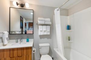 Koupelna v ubytování Uptown Suites Extended Stay Nashville TN - Smyrna