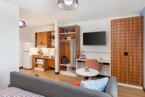 Köök või kööginurk majutusasutuses Uptown Suites Extended Stay Austin TX - Downtown