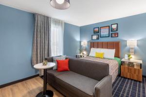 Voodi või voodid majutusasutuse Uptown Suites Extended Stay Austin TX - Downtown toas