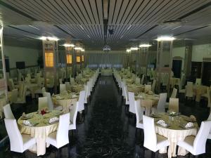 A restaurant or other place to eat at Pisani Hotel