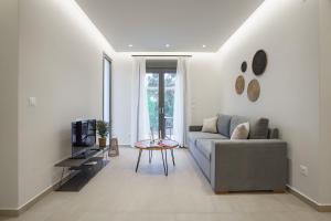 Khu vực ghế ngồi tại E&Y Luxury Apartment