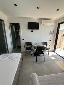 TV a/nebo společenská místnost v ubytování Sidi's GuestHouse