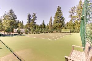 Tenis a/nebo squash v ubytování Retreat in the Pines nebo okolí