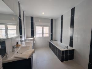 Gallery image of Gîte moderne pour 8 pers, charme au cœur de la nature - FR-1-611-120 in Bricon