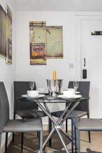 Φωτογραφία από το άλμπουμ του Bright Jesmond 2BR Apartment Great Location σε Jesmond