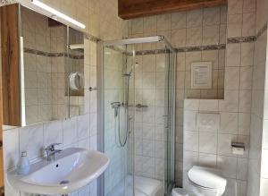 Koupelna v ubytování Hof am Meer "Seemöwe" + 36 fotografií