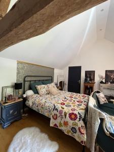 Ένα ή περισσότερα κρεβάτια σε δωμάτιο στο Au petit bonheur de séraphine +24 φωτογραφίες