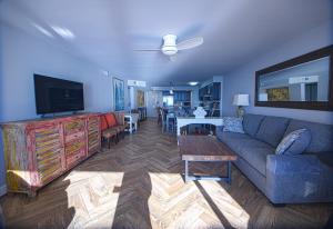 Khu vực ghế ngồi tại Regency Towers