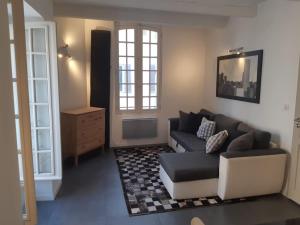 a living room with a couch and a table at Basil - Vue imprenable sur la Basilique in Saint-Maximin-la-Sainte-Baume