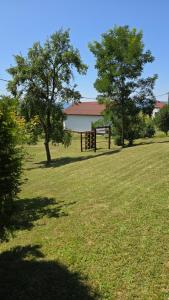 Zahrada ubytování Kuća za odmor Mia u Lici