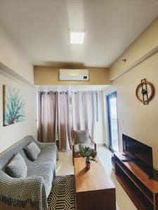 TV a/nebo společenská místnost v ubytování One Manchester Luxury Condo Near Beach & Pool