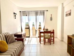 a living room with a couch and a table at Casa da Praia II na Torre Baleeira in Armação de Pêra +26 photos