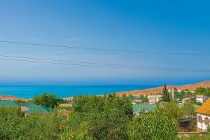 a view of a town with the ocean in the background at Anara Lakeview Central Apartment in Kaji-Say