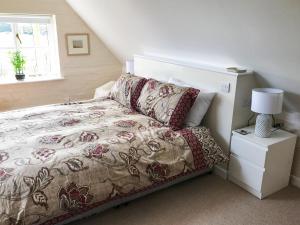 a bedroom with a bed and a window at Rookmead Cottage in Yarmouth +5 photos