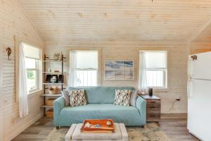 Foto de la galería de 2 Mi to Carrabelle Beach Home with Yard and Porch en Carrabelle