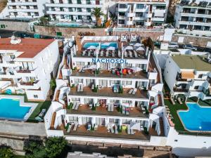 una vista aérea de un edificio en una ciudad en IG Nachosol Premium Apartments by Servatur (Adults Only), en Puerto Rico de Gran Canaria