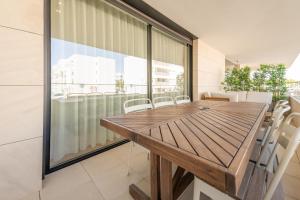 Balkón nebo terasa v ubytování Stay By The Marina - Modern Apartment with Pools & Gym