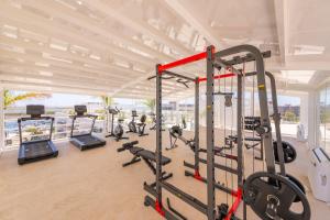 Fitness centrum a/nebo fitness zařízení v ubytování Stay By The Marina - Modern Apartment with Pools & Gym
