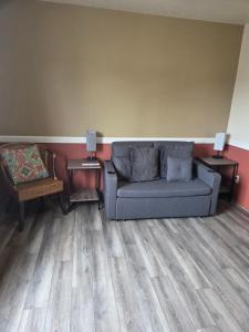 Posezení v ubytování Hillcrest Inn