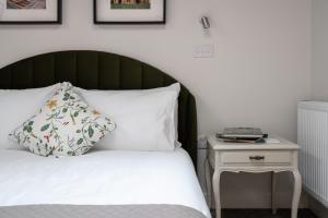 Postel nebo postele na pokoji v ubytování Central Oasis