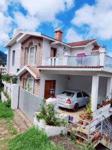 コダイカナルにあるBethel homestayの車寄せの白い家 +21枚の写真