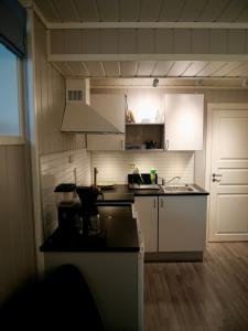 Η κουζίνα ή μικρή κουζίνα στο Central cozy studio with free parking