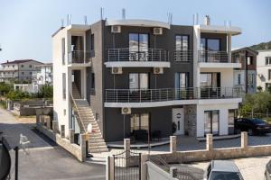 Το κτήριο όπου στεγάζεται  το διαμέρισμα