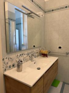 Phòng tắm tại Lo Zio Vito +25 ảnh