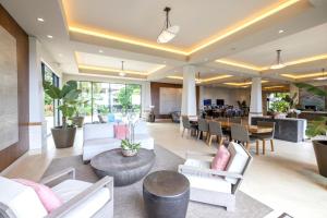 Posezení v ubytování KBM Resorts FREE CAR The Whaler Ocean view 1-Bedroom Recently Updated WH2-1169