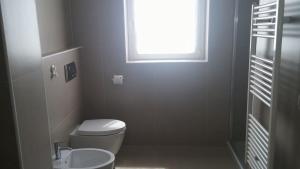 Phòng tắm tại Contemporary Lake Maggiore apartment rental +6 ảnh