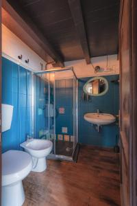 a bathroom with a toilet and a sink at Casetta Anna Natura Trekking e Pace nel Parco delle 5 Terre a 350 m slm lontana dal caos info dettagliate alla voce host in Riomaggiore +7 photos