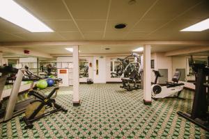The fitness centre and/or fitness facilities at Bayshore Resort