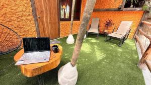 Posezení v ubytování HIPPIE CHIT jungle House + 28 fotografií